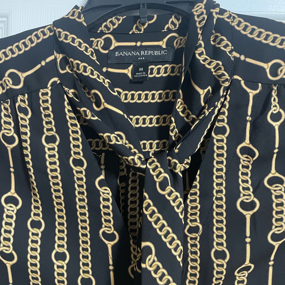 Banana Republic chain printed blouse with neck tie - Picture 2 of 5